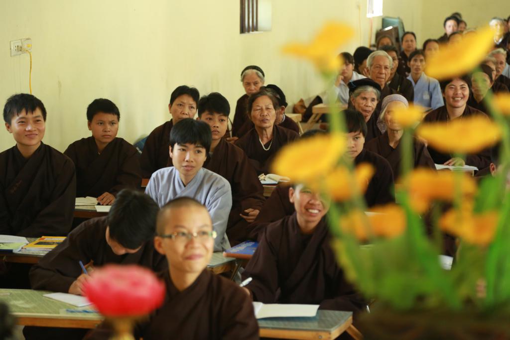 Buổi giảng pháp đầu tiên mùa An Cư Kiết Hạ ở chùa Khai Nguyên