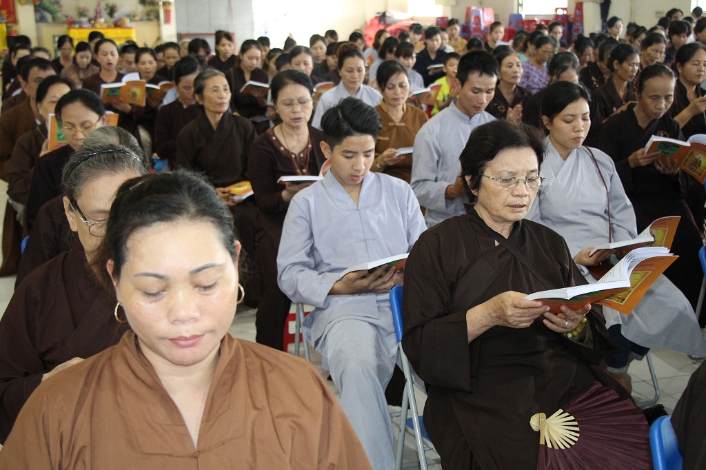 Phật tử tụng kinh Địa Tạng hàng tháng tại chùa Khai Nguyên