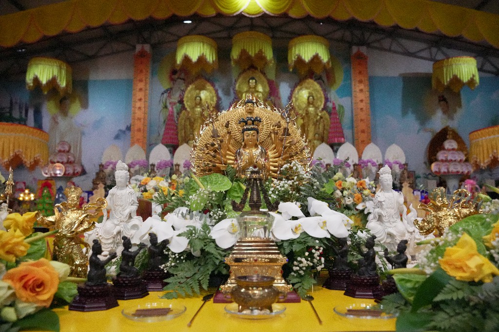 Gần 5000 Phật tử tới dự ngày đầu tiên Pháp hội Quán Âm Tam Thời Hệ Niệm tháng 9-2022 tại chùa Khai Nguyên
